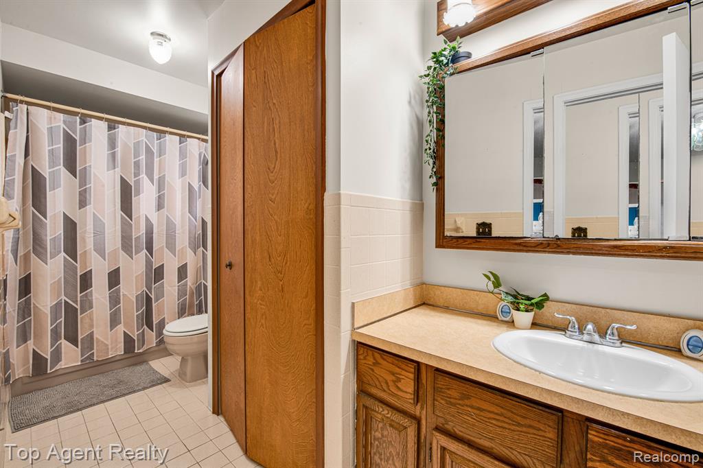 42185 KINGSLEY Drive, Clinton Twp, MI 48038 — Photo 20