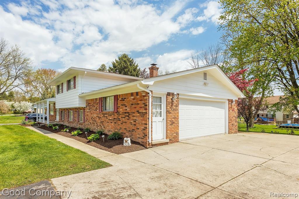 53258 BANCROFT Drive, Shelby Twp, MI 48316 — Photo 34