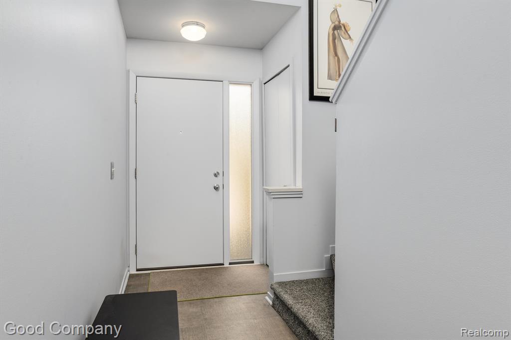 617 ASHLEY Circle, Rochester Hills, MI 48307 — Photo 4
