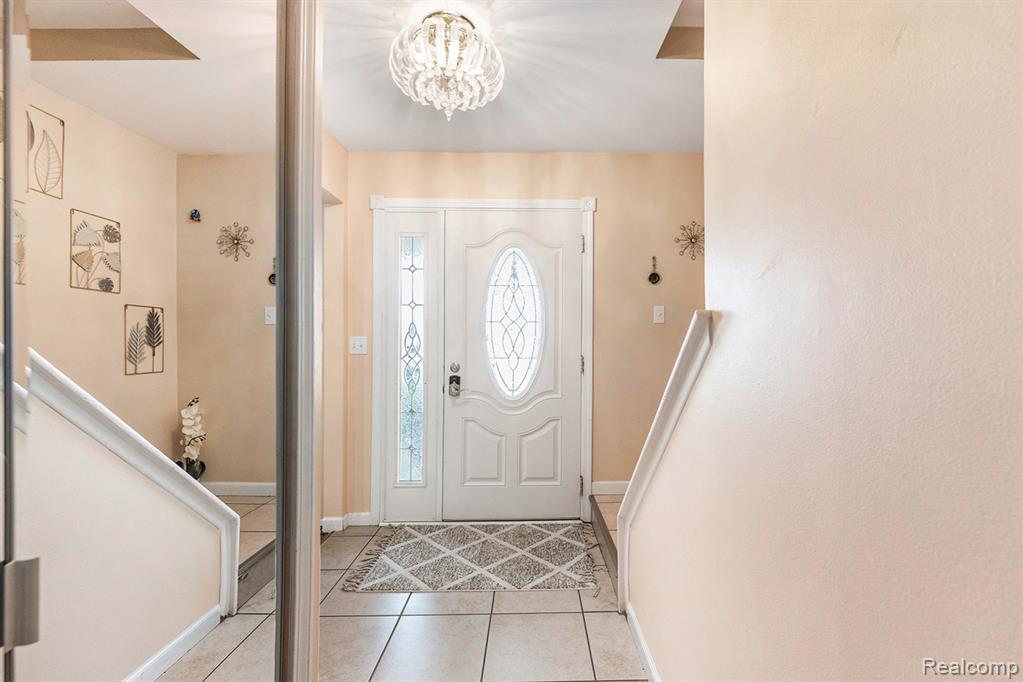 4810 Benjamin Drive, Sterling Heights, MI 48310 — Photo 2
