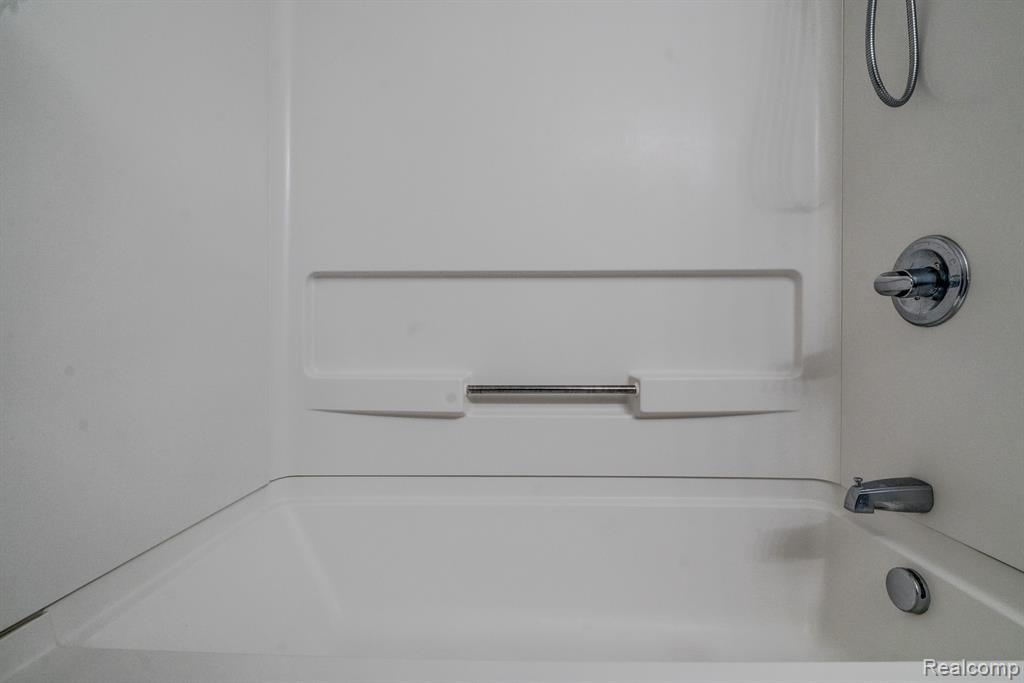 1111 FOUNTAIN VIEW Circle, South Lyon, MI 48178 — Photo 36