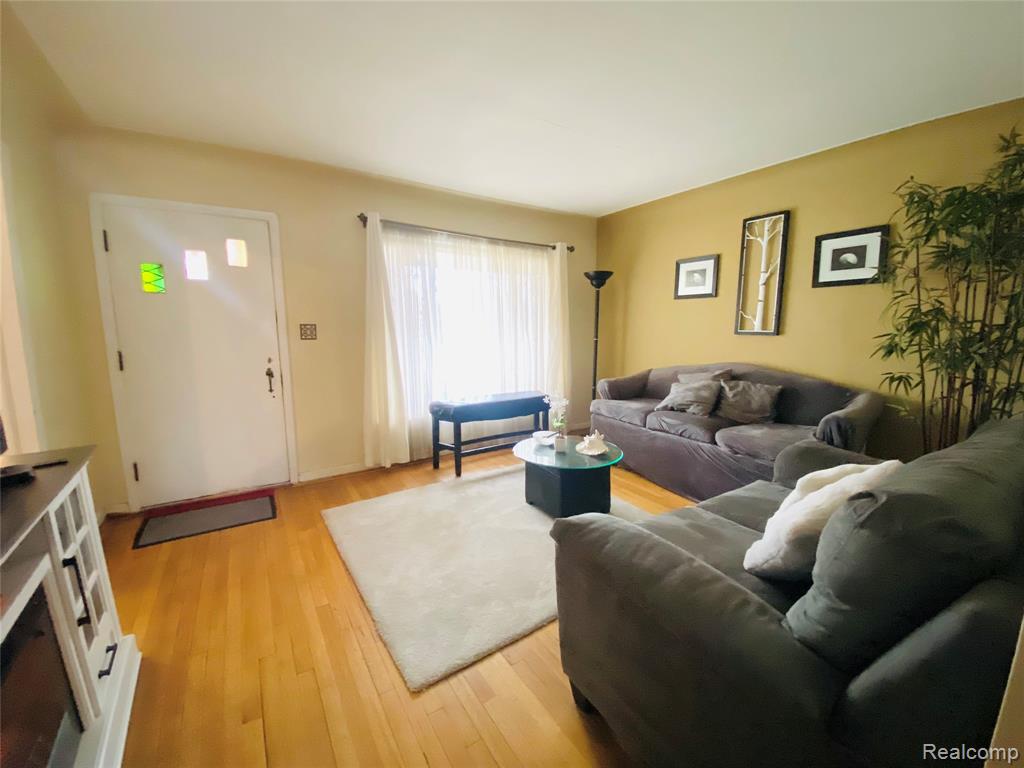 17334 Sprenger Avenue, Eastpointe, MI 48021 — Photo 8