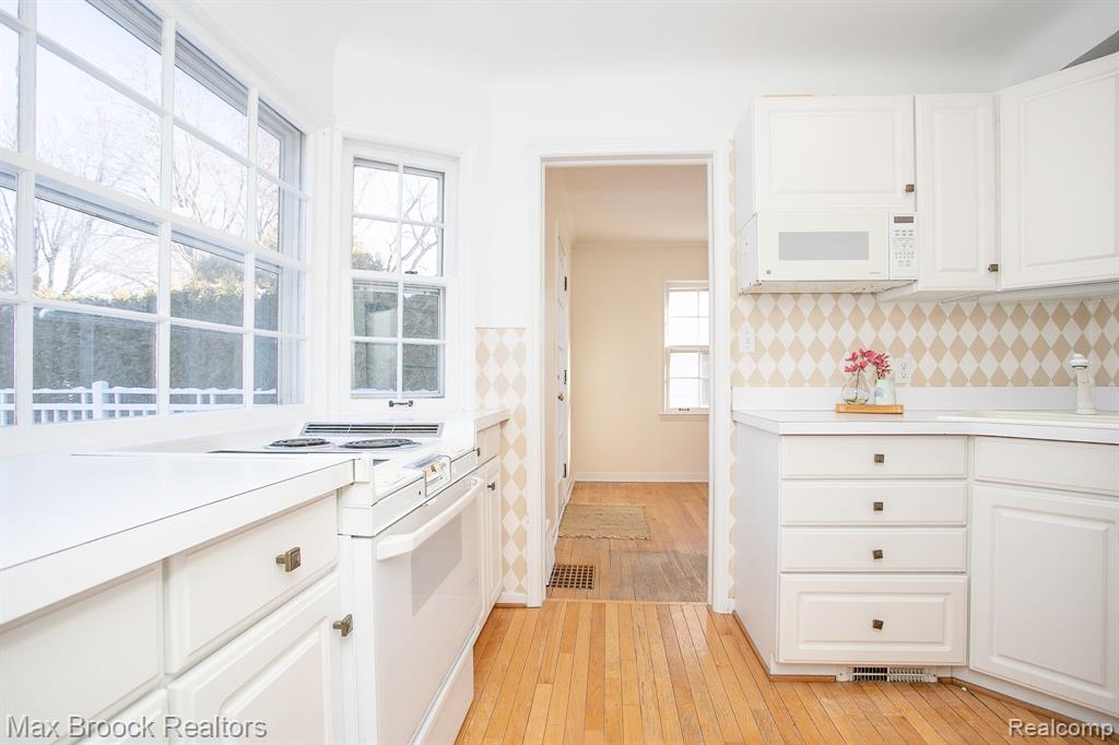 10034 Lasalle Boulevard, Huntington Woods, MI — Photo 18