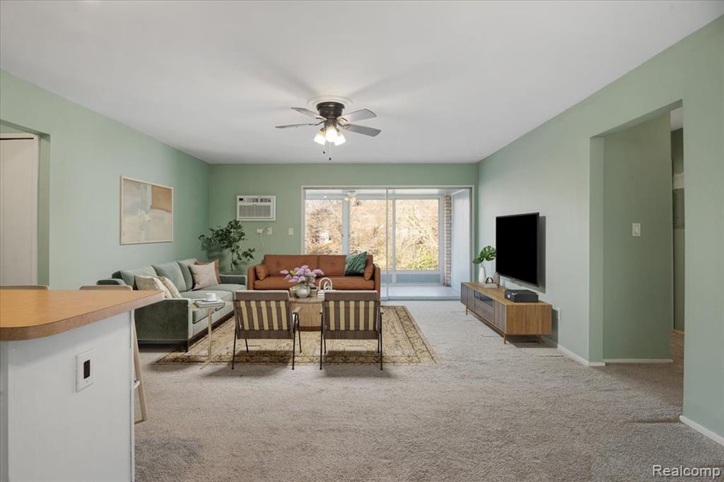 32010 Grand River Avenue, 18, Farmington, MI 48336 — Photo 4