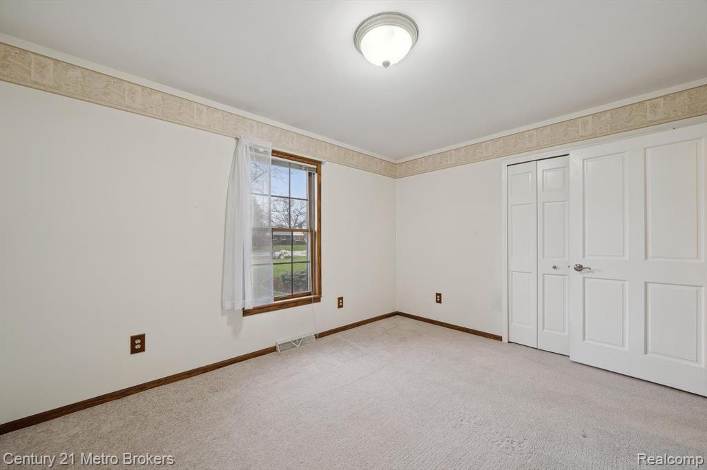 6452 E MAPLE Avenue, Grand Blanc, MI 48439 — Photo 24