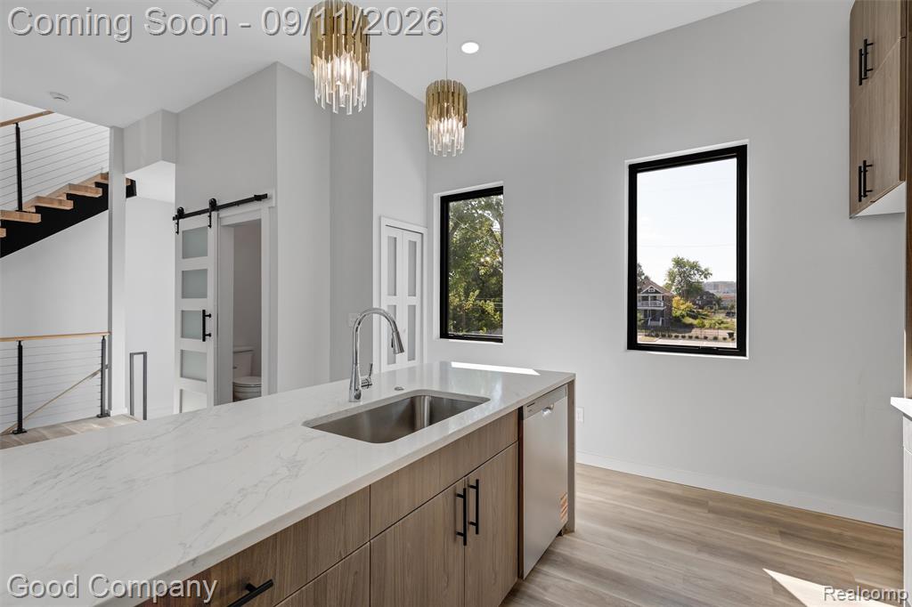 177 Gladstone Street - Photo 4
