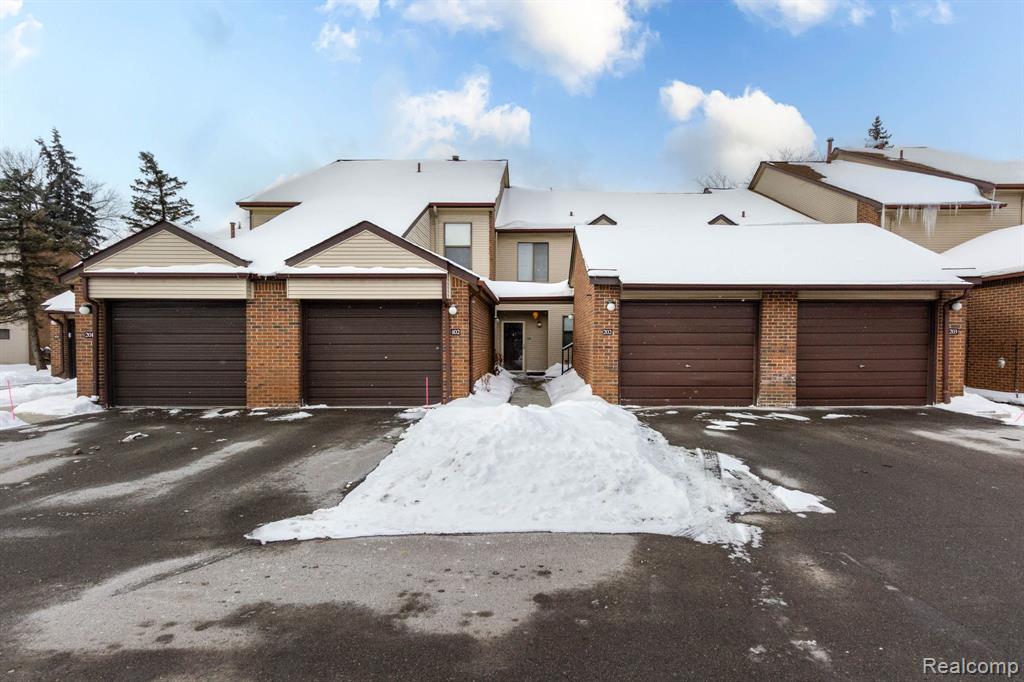 6580 Ridgefield Circle, 202, West Bloomfield, MI — front exterior