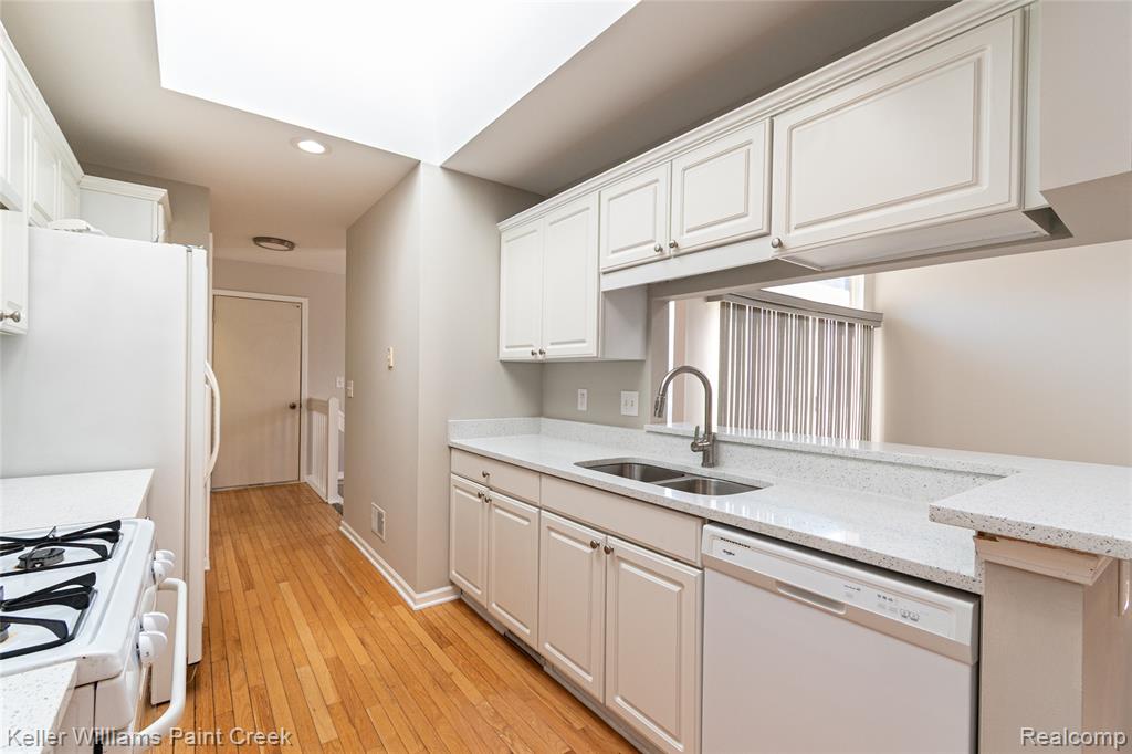 48619 Sugarbush Court, Shelby Twp, MI 48315 — Photo 12