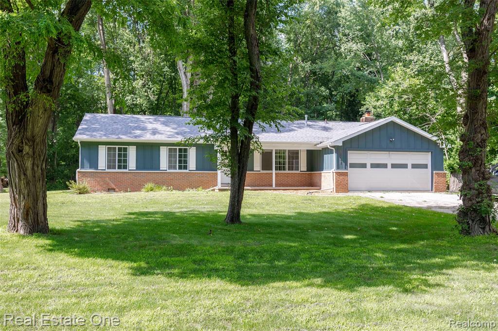 5811 Cowell Road, Brighton, MI 48116 — front exterior