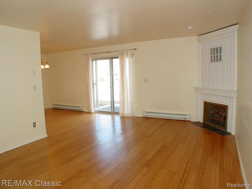 7572 WOODVIEW ST, 1, Westland, MI — Photo 5