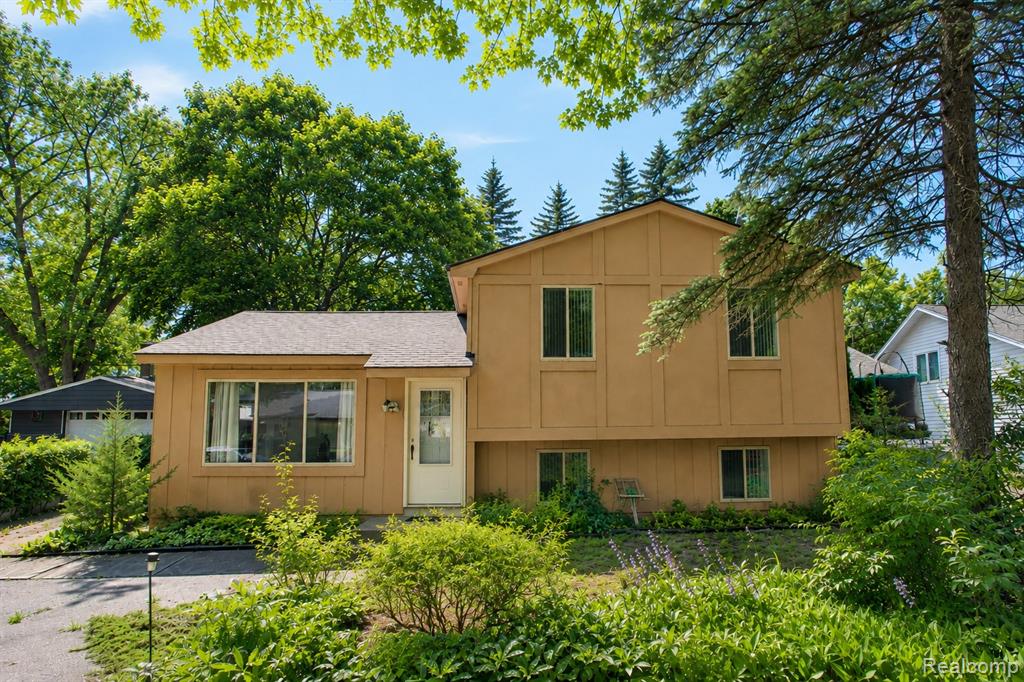 4510 Bethune Court, West Bloomfield, MI 48323