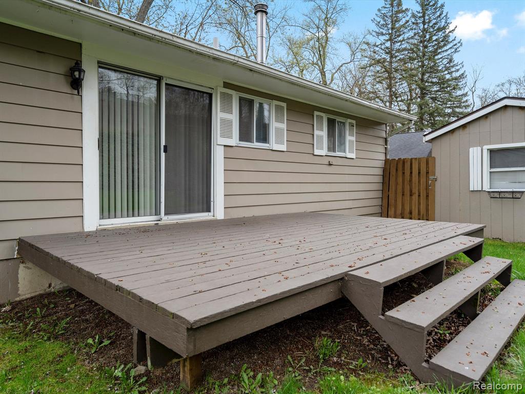 806 HARRY PAUL Drive, Lake Orion, MI 48362 — Photo 32