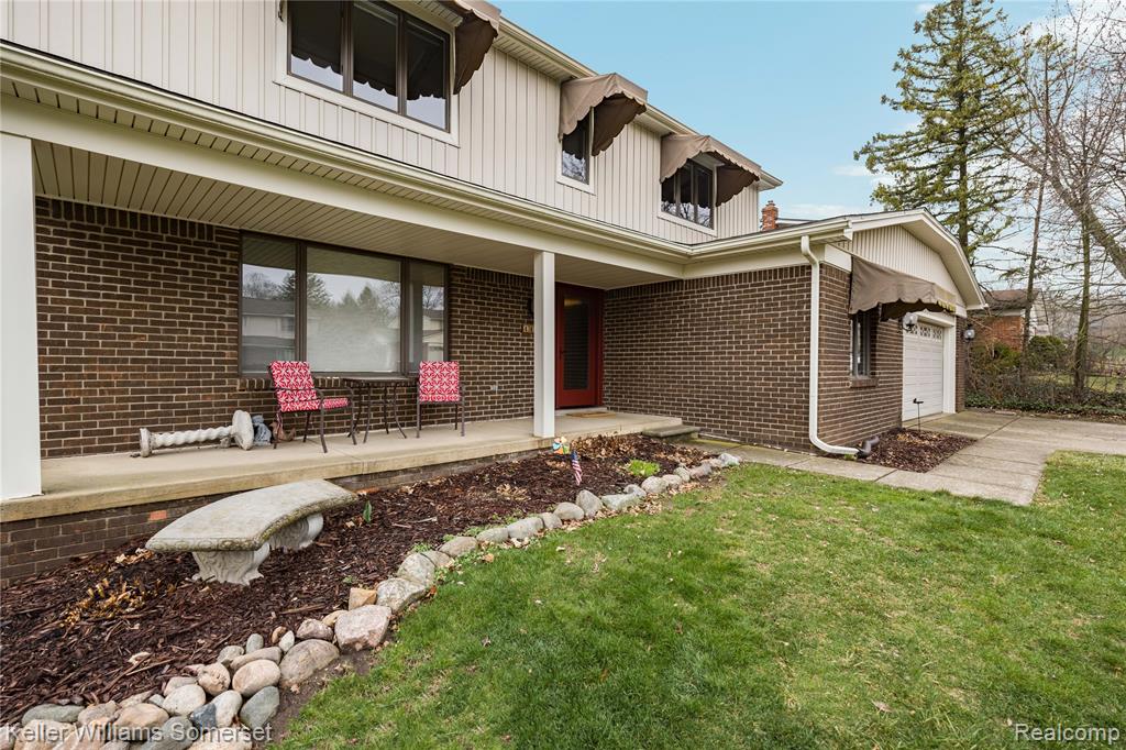 447 Antoinette Drive, Rochester Hills, MI 48309 — Photo 3
