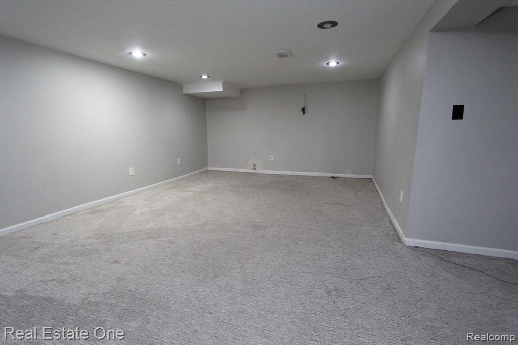 7404 PEBBLE POINT, West Bloomfield, MI — Photo 22