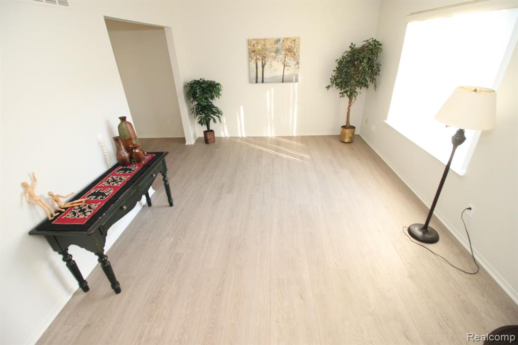 40831 HIGHPOINTE Drive, Clinton Twp, MI 48038 — Photo 18