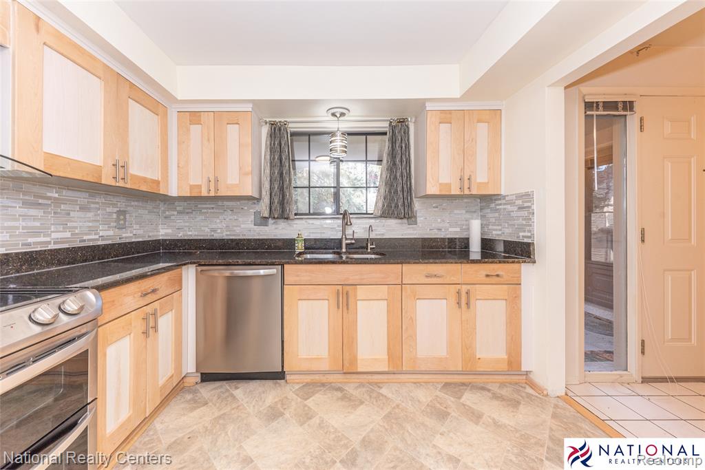 29705 Pine Ridge Circle, 35, Farmington Hills, MI 48331 — Photo 3