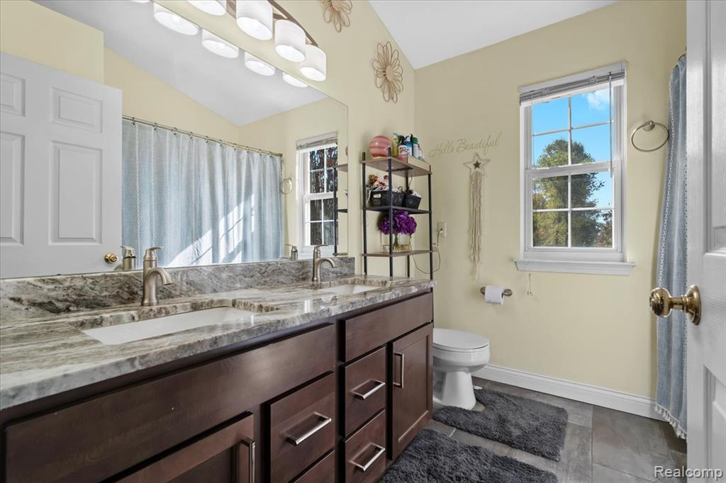 4862 Greenview Drive, Commerce Twp, MI 48382 — Photo 29