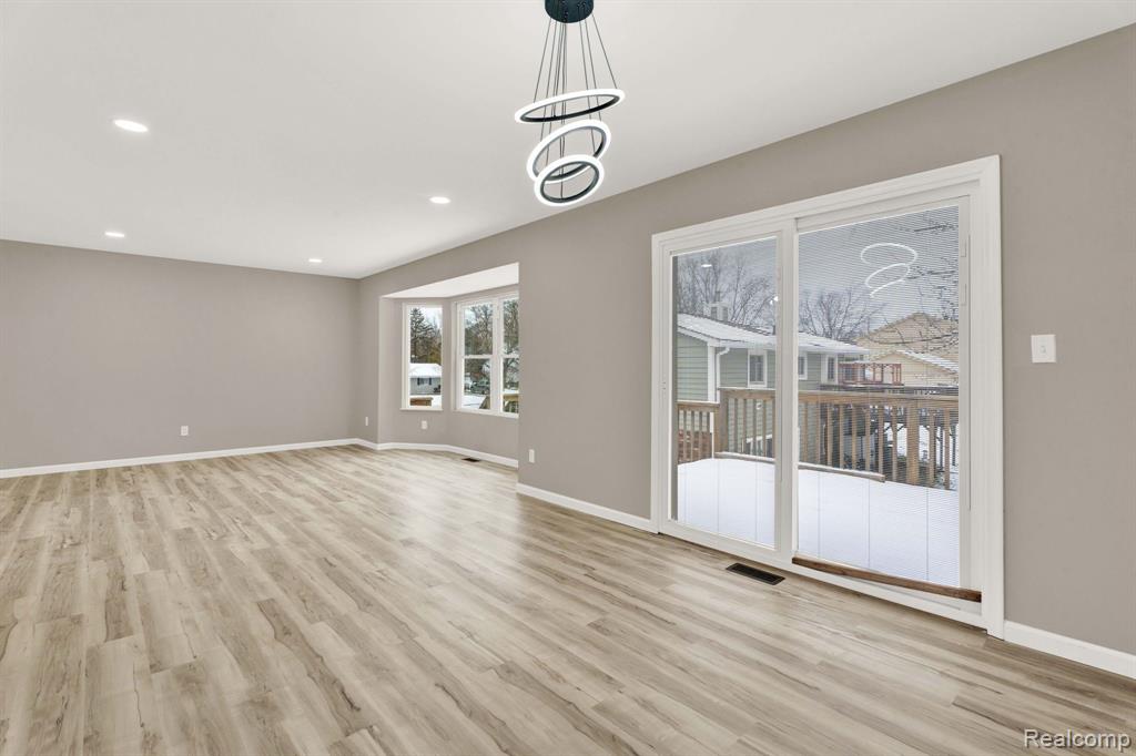 7820 Rampart Trail, Waterford, MI 48327 — Photo 18