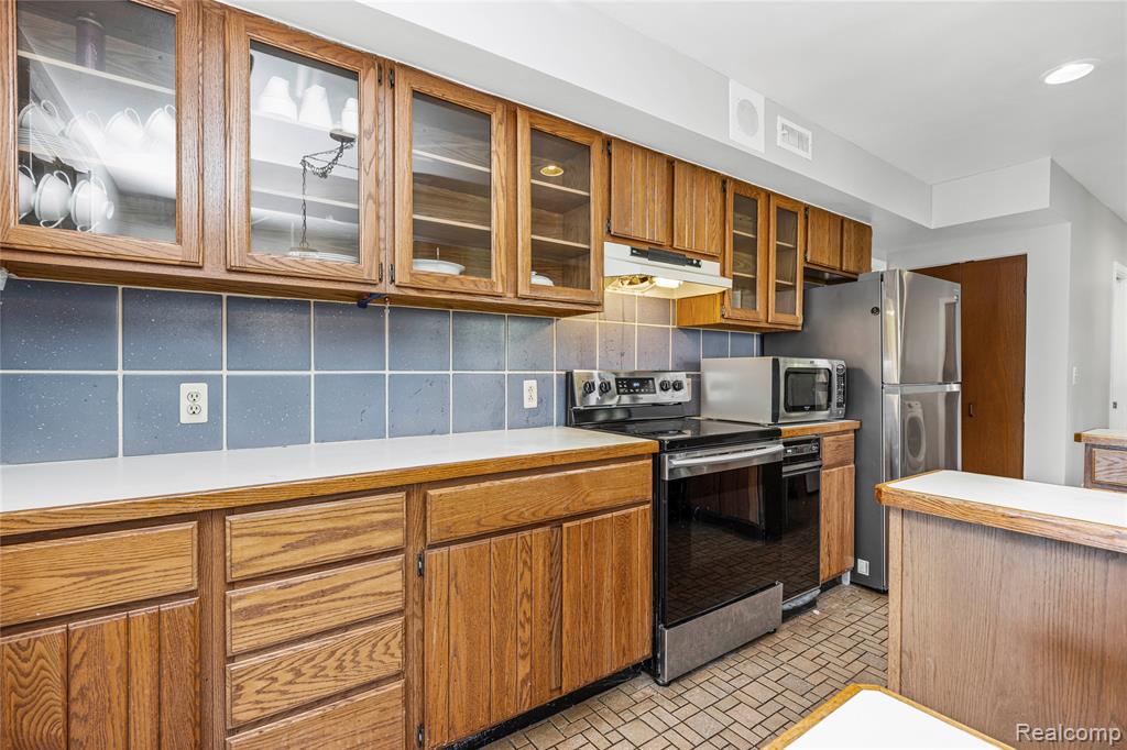 6351 Alden Drive, West Bloomfield, MI 48324 — Photo 20