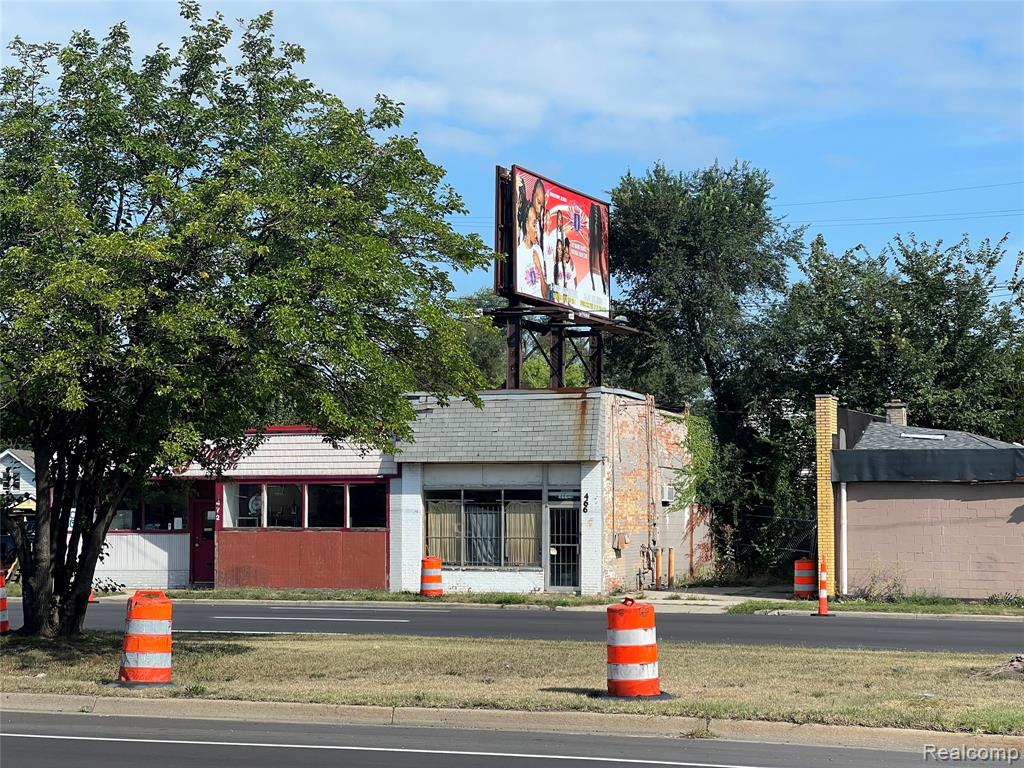 466 W 8 Mile Road, Ferndale, MI 48220