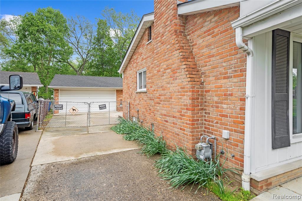 26916 Rouge River Drive, Dearborn Heights, MI 48127 — Photo 39