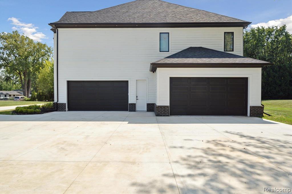 7450 PARKSTONE Lane, Bloomfield Hills, MI 48301 — Photo 81