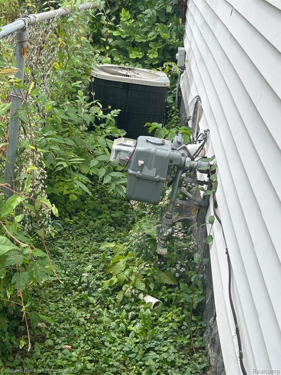 988 Barney Avenue, Flint, MI 48503 — Photo 18