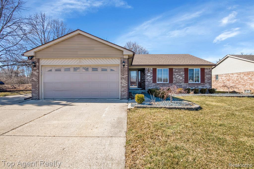 42185 KINGSLEY Drive, Clinton Twp, MI 48038 — Photo 3