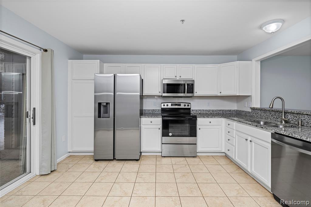 28139 Carlton Way Drive, Novi, MI 48377 — Photo 15