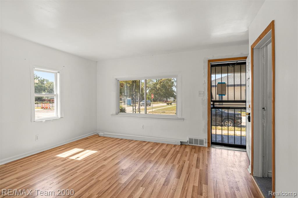 21304 Glen Lodge Road, Royal Oak, MI 48220 — Photo 9
