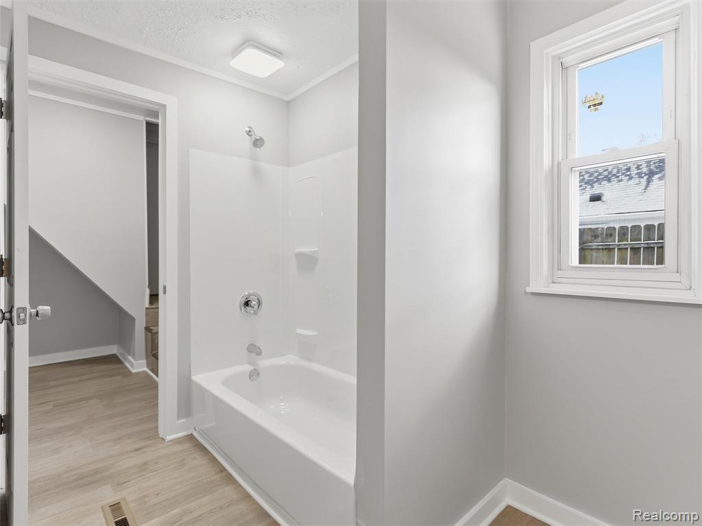 23449 Carlisle Avenue, Hazel Park, MI 48030 — Photo 22