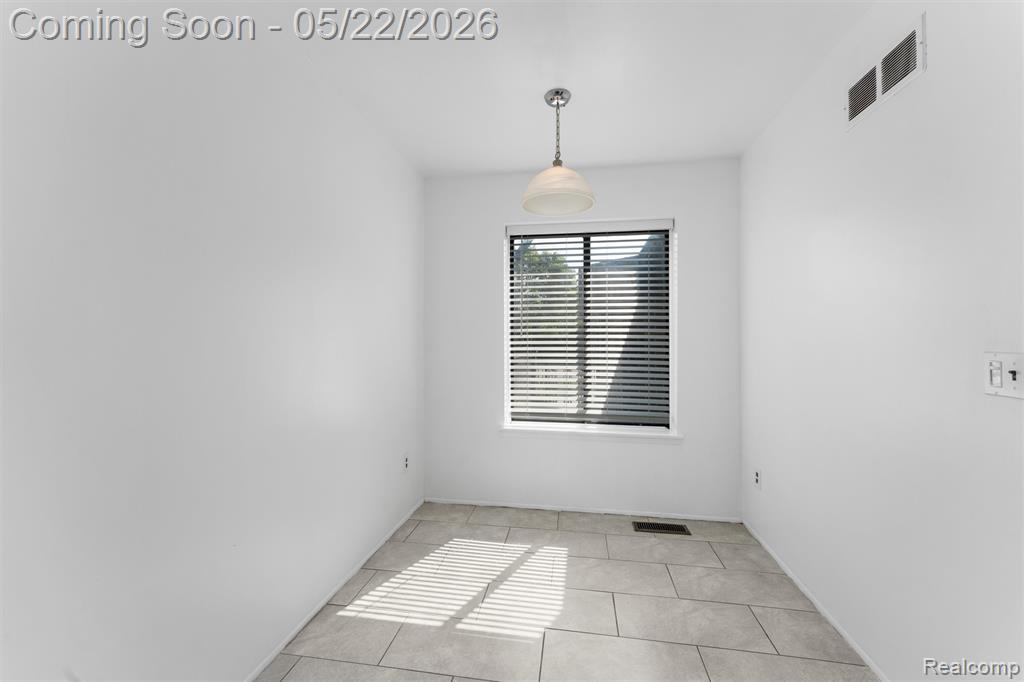 32105 W 12 Mile Road, Farmington, MI 48334 — Photo 14