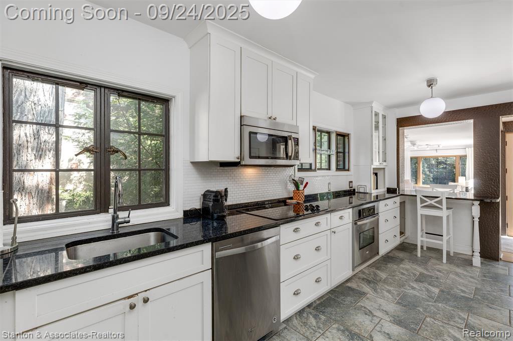 636 Waddington Street, Bloomfield Hills, MI 48301 — Photo 10
