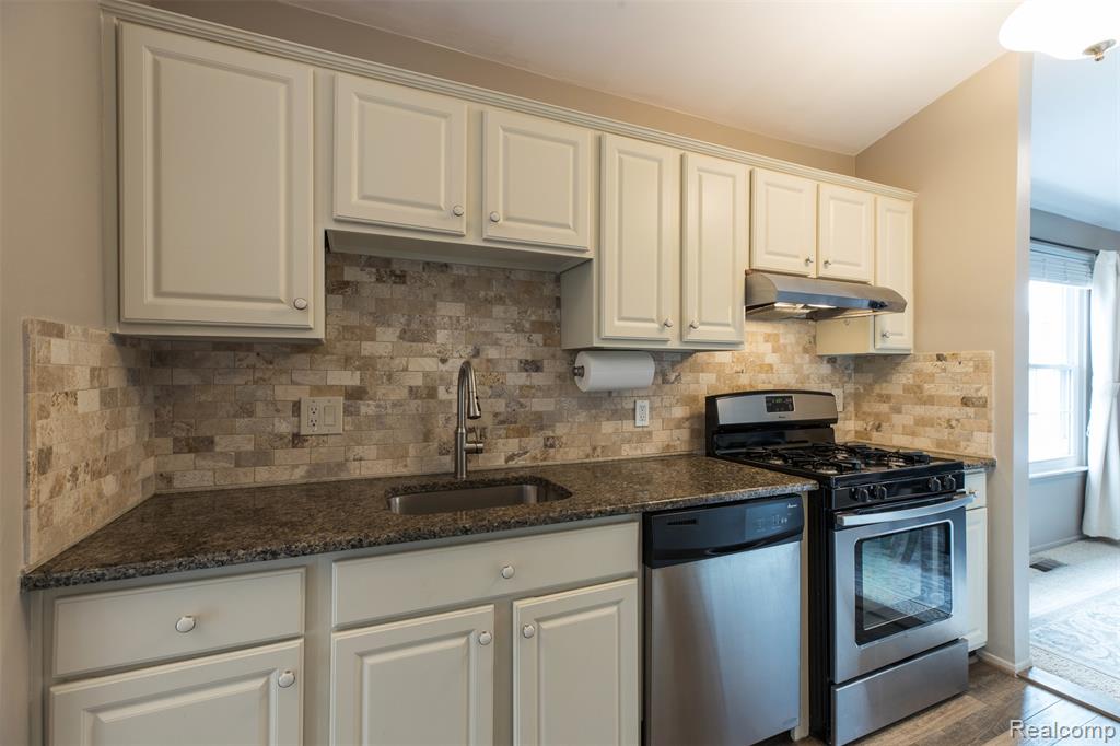 41776 Broquet Drive, Northville, MI 48167 — Photo 10