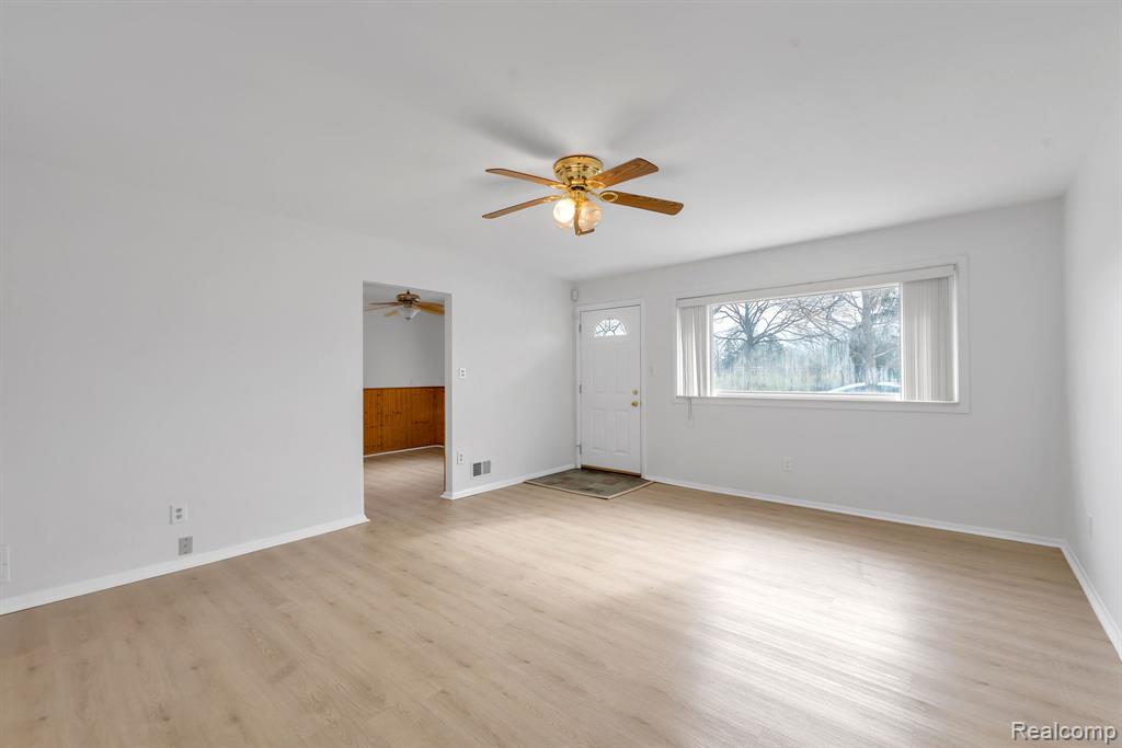 6571 N Highland Street, Dearborn Heights, MI 48127 — Photo 10