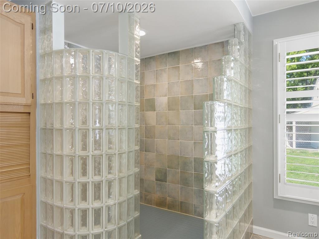 670 W Snell Road, Rochester, MI 48306 — Photo 33