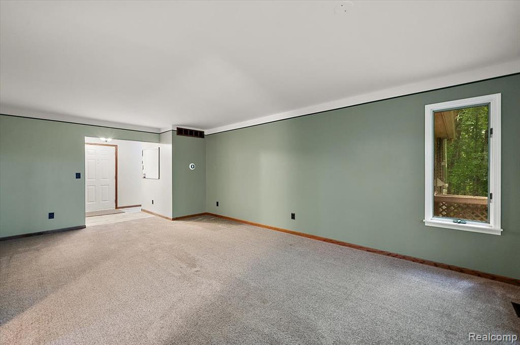 670 Rolling Acres Drive, Ortonville, MI 48462 — Photo 14
