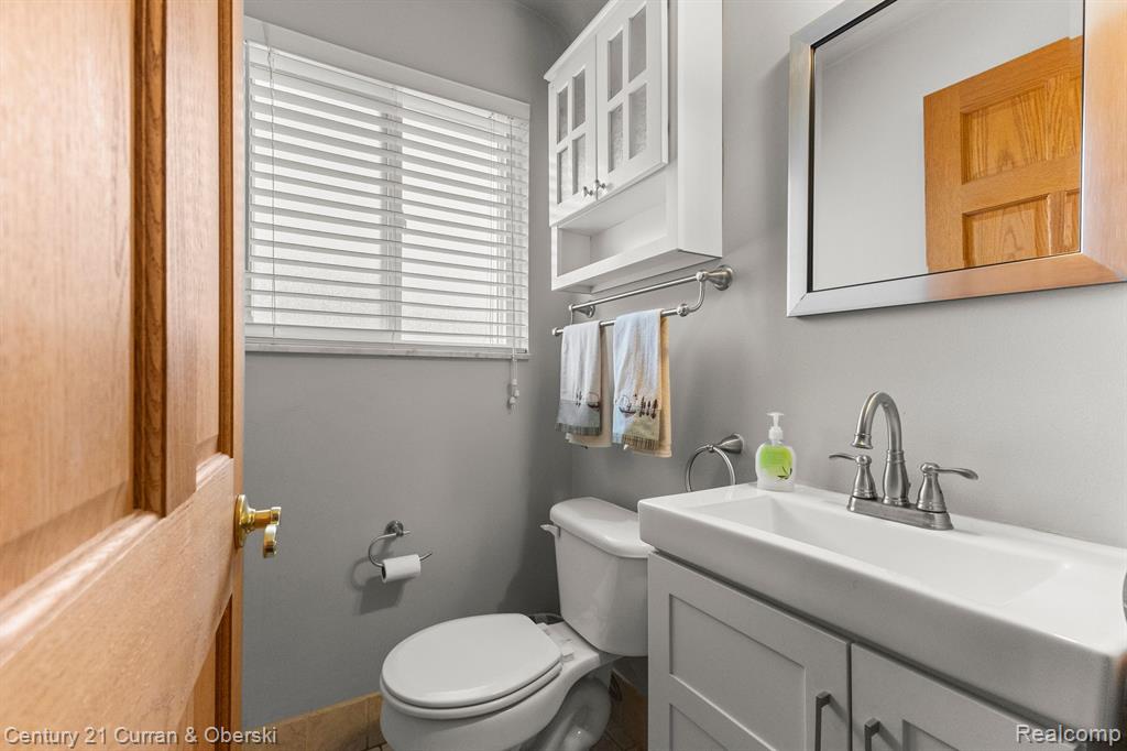 4051 JOHNSON Drive, Sterling Heights, MI 48310 — Photo 19