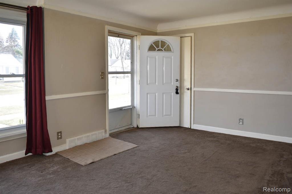 26103 Palmer Boulevard, Madison Heights, MI 48071 — Photo 4