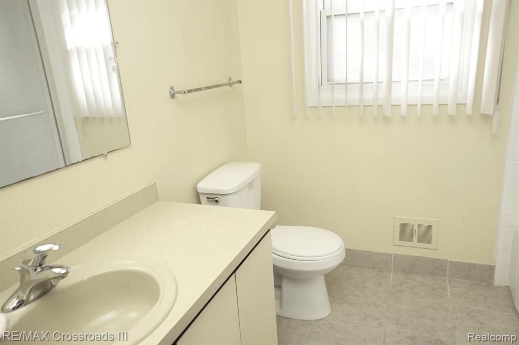 13378 N LAKE POINT Boulevard N, 2-4, Van Buren, MI 48111 — Photo 13