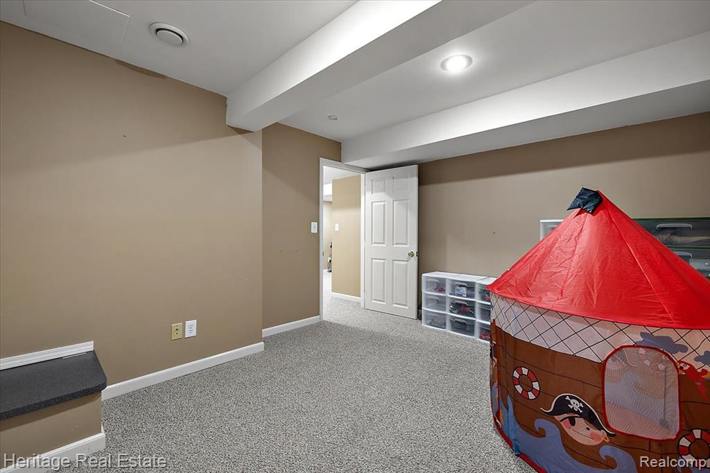 624 Glenmoor Drive, Oxford, MI 48371 — Photo 35