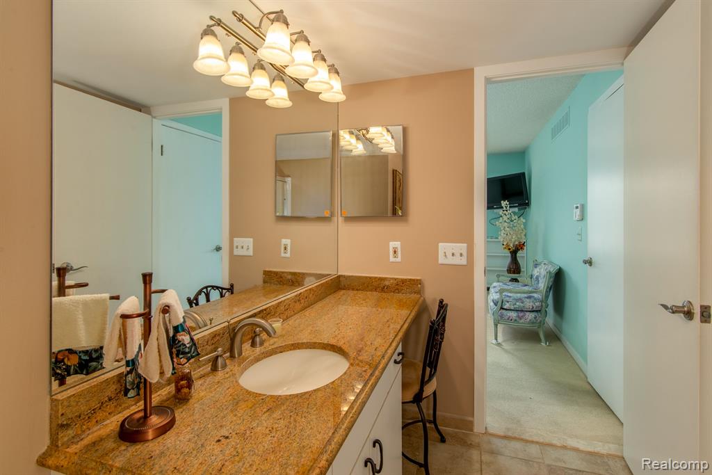 7075 ELMHURST, West Bloomfield, MI — Photo 16