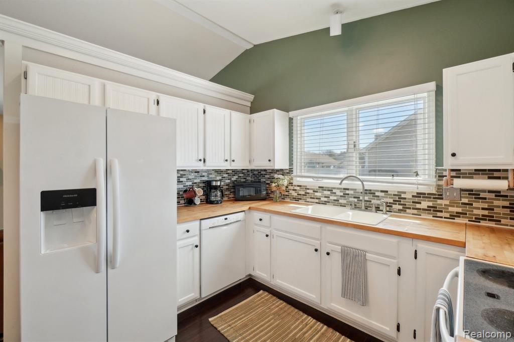 8061 ROSE Lane, Goodrich Vlg, MI — Photo 4