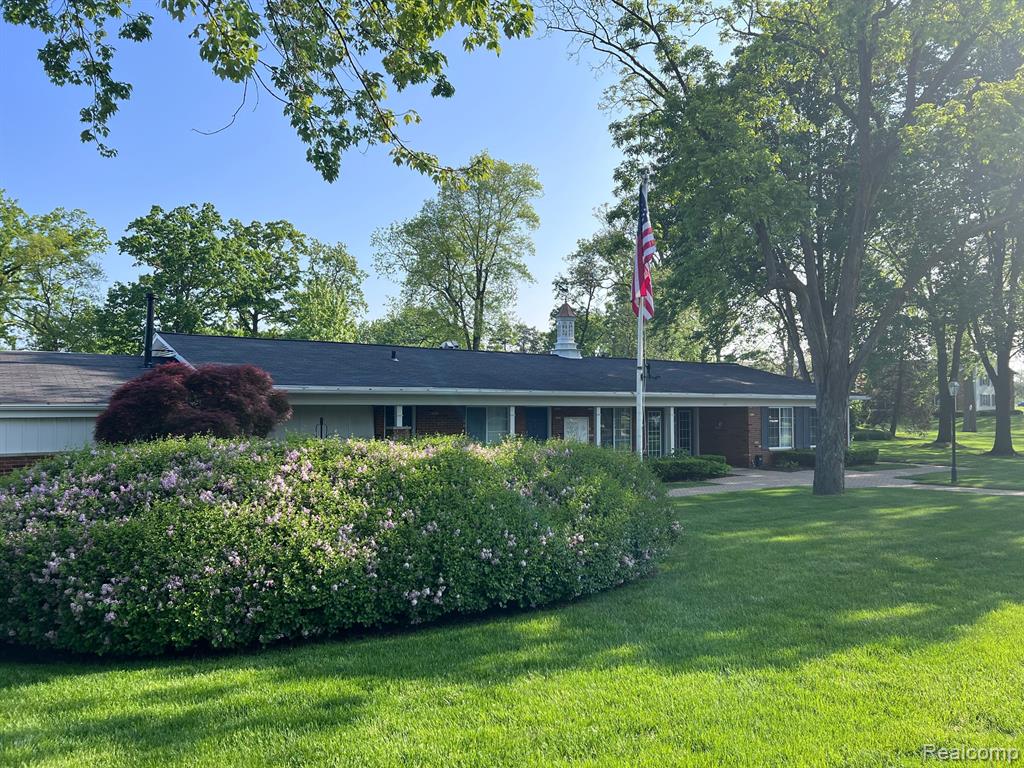 433 FOX HILLS Drive S, 3, Bloomfield Hills, MI 48304 — Photo 3