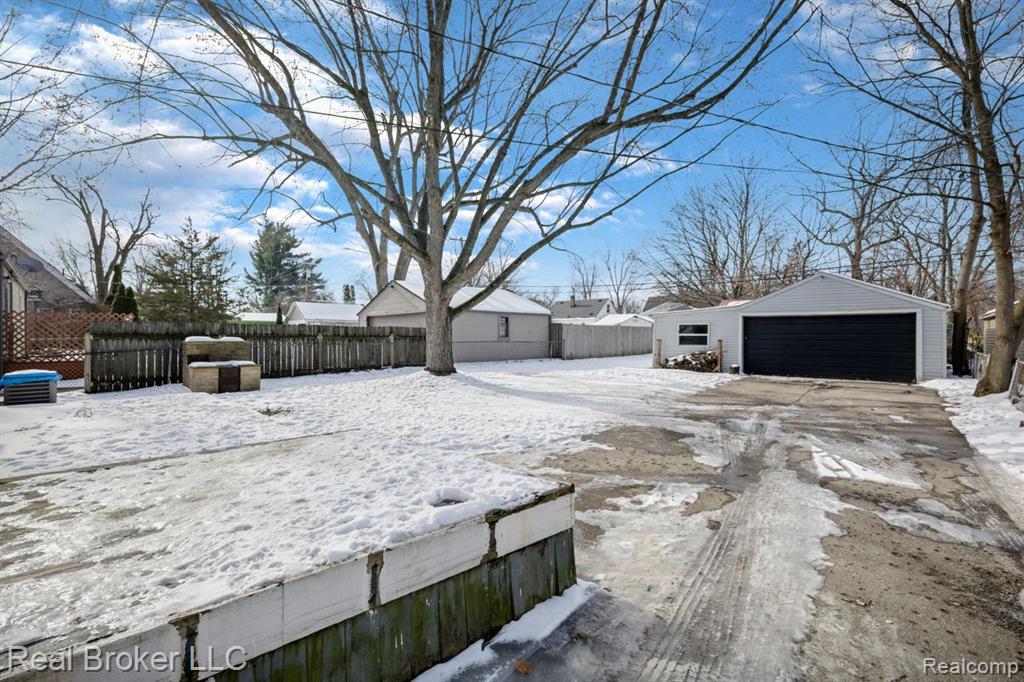 96 S ROSLYN Road, Waterford, MI 48328 — Photo 19
