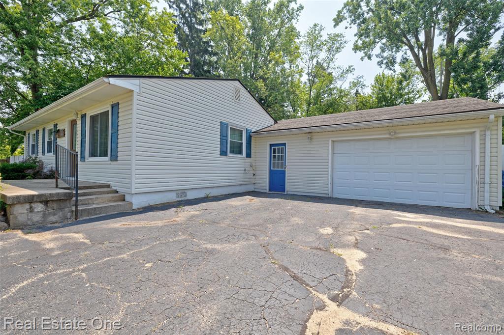 705 Richard Street, Holly, MI 48442 — Photo 39