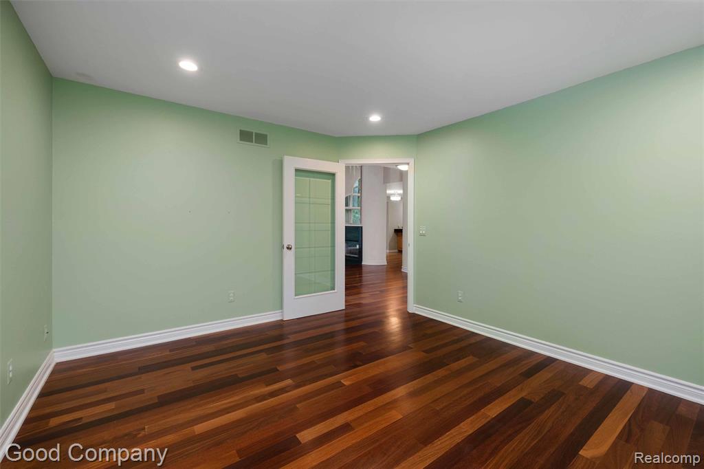5893 CHRISTINA Drive, West Bloomfield, MI 48324 — Photo 10