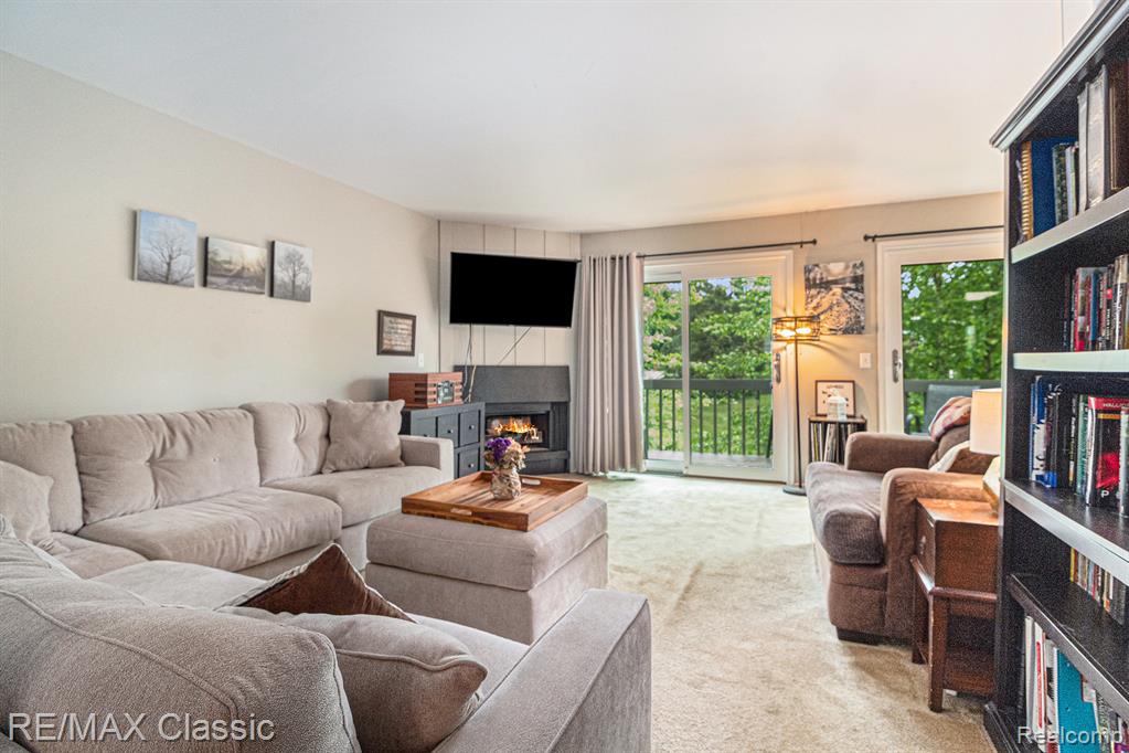 854 YORKTOWN Court, Northville, MI 48167 — Photo 4