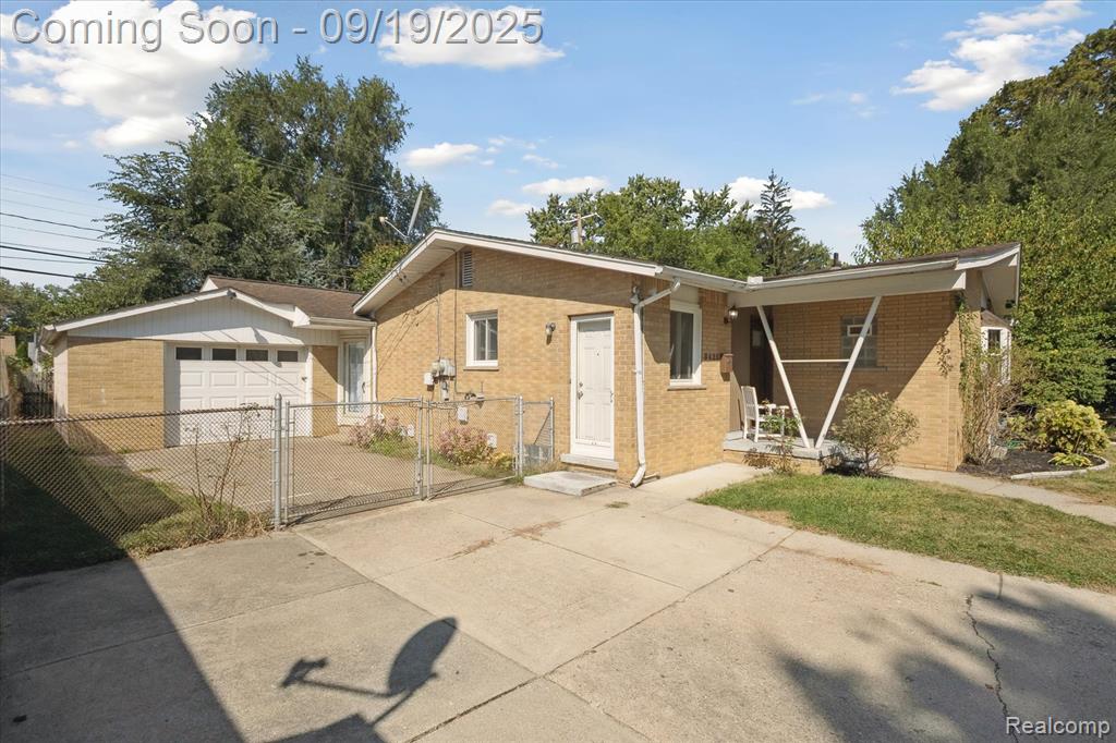 8425 Wormer, Dearborn Heights, MI 48127 — Photo 41