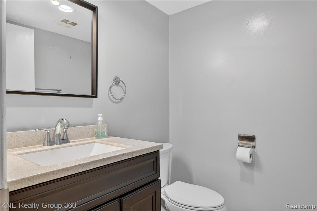 8092 Willow Lane, Warren, MI 48093 — Photo 17